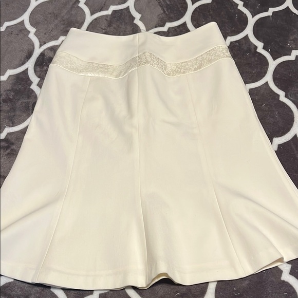 Apostrophe Cream coat with matching skirt with Faux Fur Collar - Picture 4 of 7